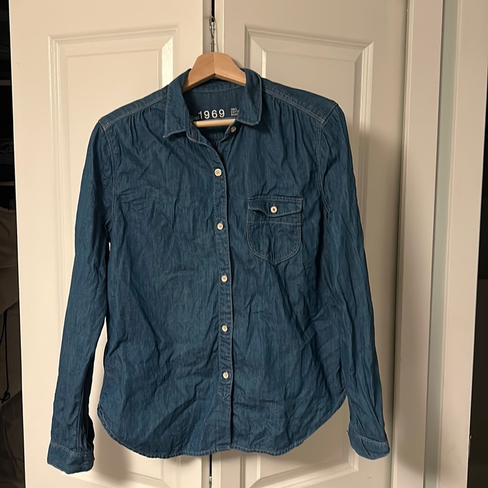 GAP denim button up sz M